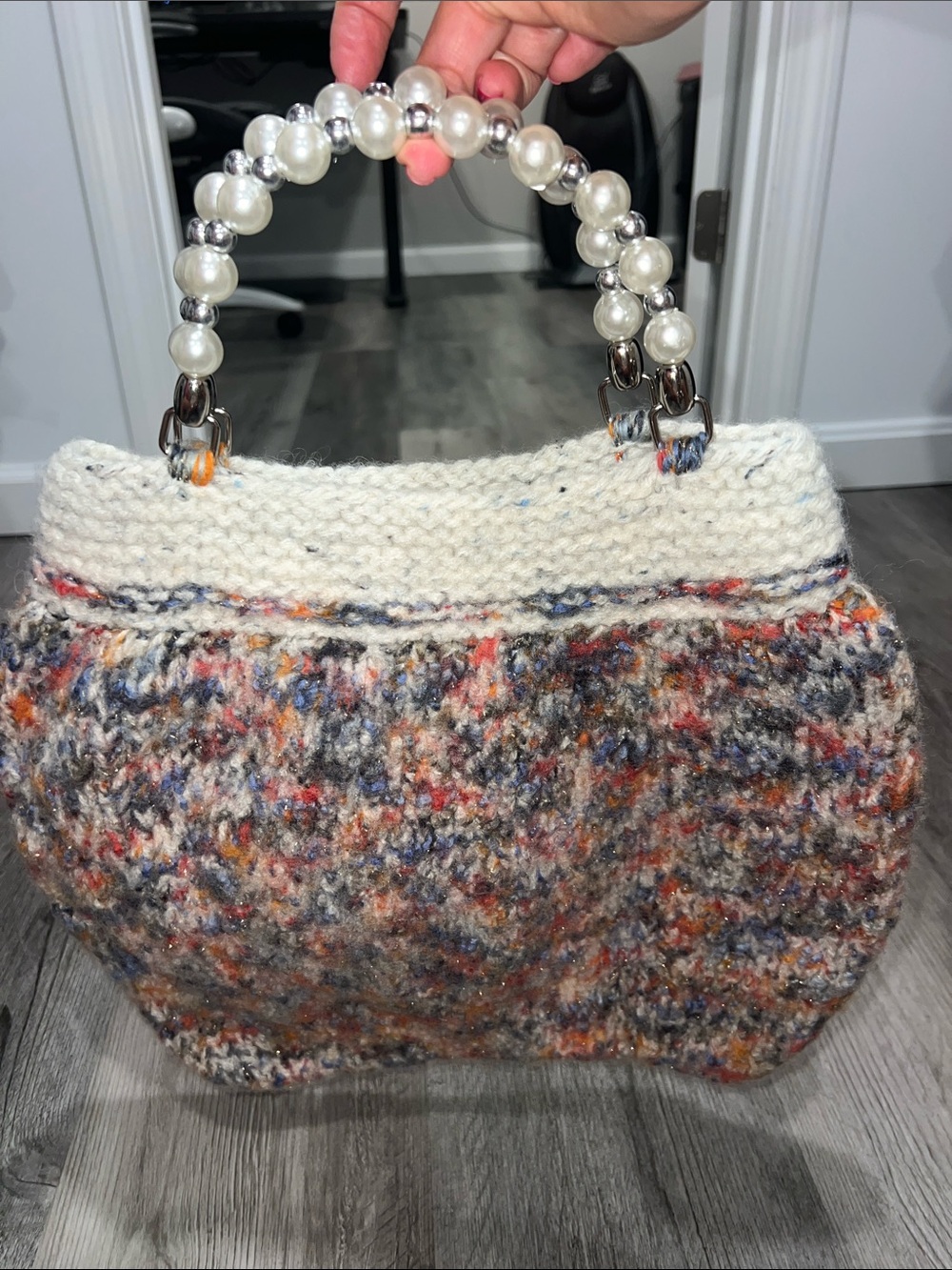 Knitted Multicolor Handbag with Faux Pearl and Silver Beaded Handle - Picture 7 of 12